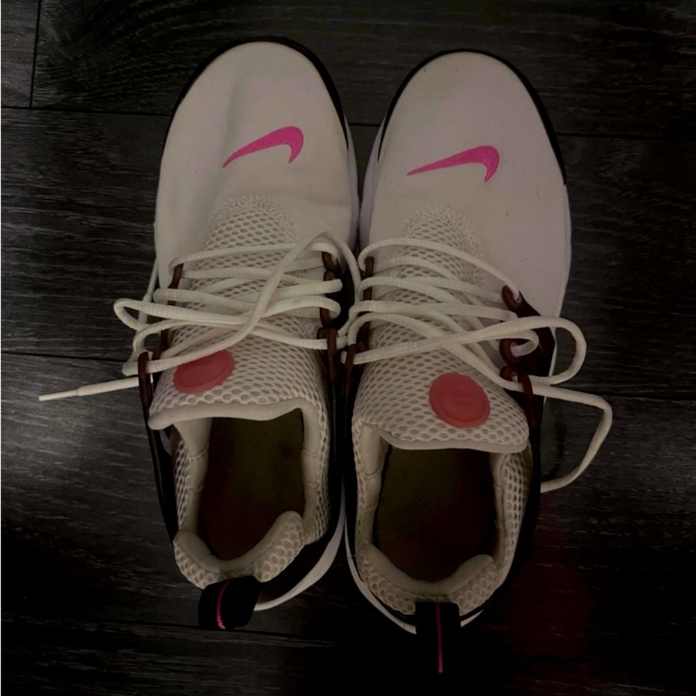 Nike Shoes Youth Size 5.  Fit 6-6.5 women. Great condition.